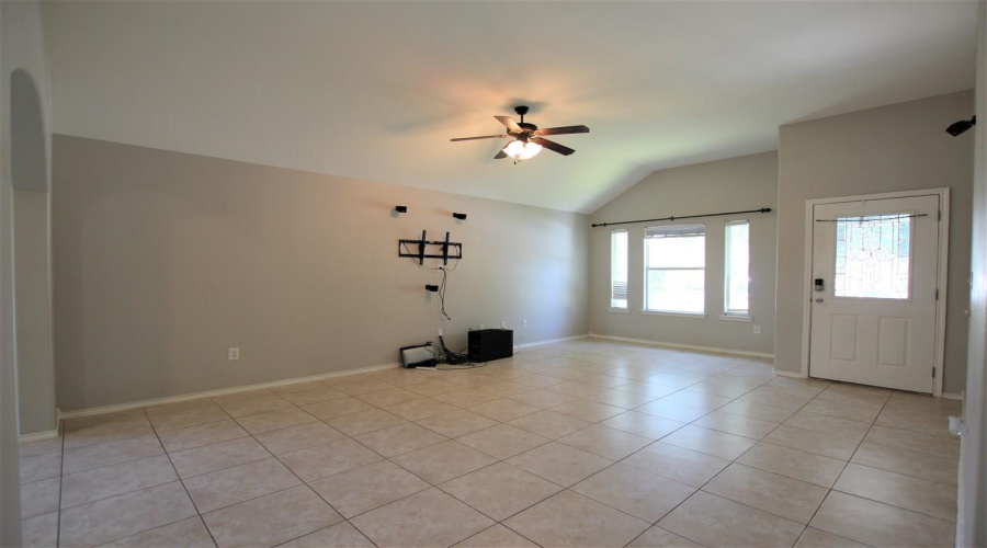 1911 Stonefield Ln, Laredo, Texas 78045, 3 Bedrooms Bedrooms, 6 Rooms Rooms,2 BathroomsBathrooms,Residential,For Rent,1911 Stonefield Ln,20262597