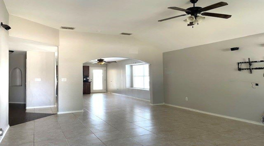 1911 Stonefield Ln, Laredo, Texas 78045, 3 Bedrooms Bedrooms, 6 Rooms Rooms,2 BathroomsBathrooms,Residential,For Rent,1911 Stonefield Ln,20262597