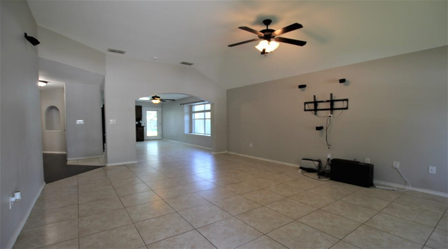 1911 Stonefield Ln, Laredo, Texas 78045, 3 Bedrooms Bedrooms, 6 Rooms Rooms,2 BathroomsBathrooms,Residential,For Rent,1911 Stonefield Ln,20262597