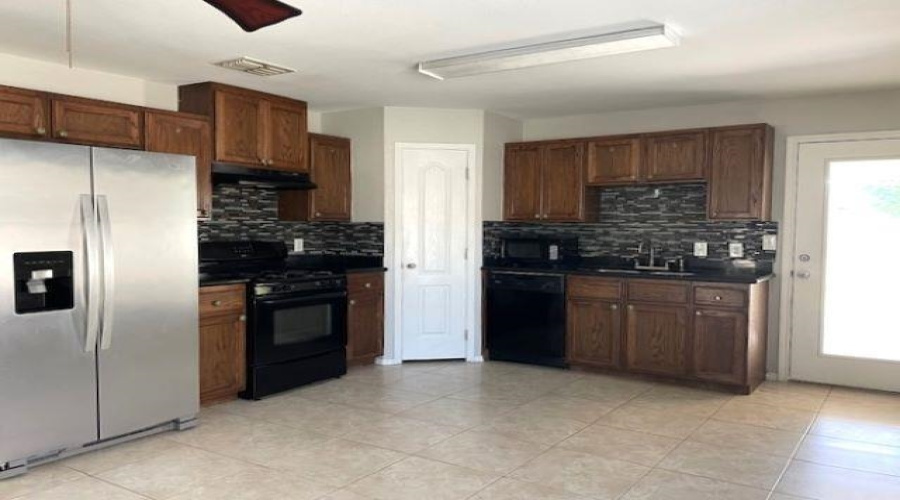 1911 Stonefield Ln, Laredo, Texas 78045, 3 Bedrooms Bedrooms, 6 Rooms Rooms,2 BathroomsBathrooms,Residential,For Rent,1911 Stonefield Ln,20262597