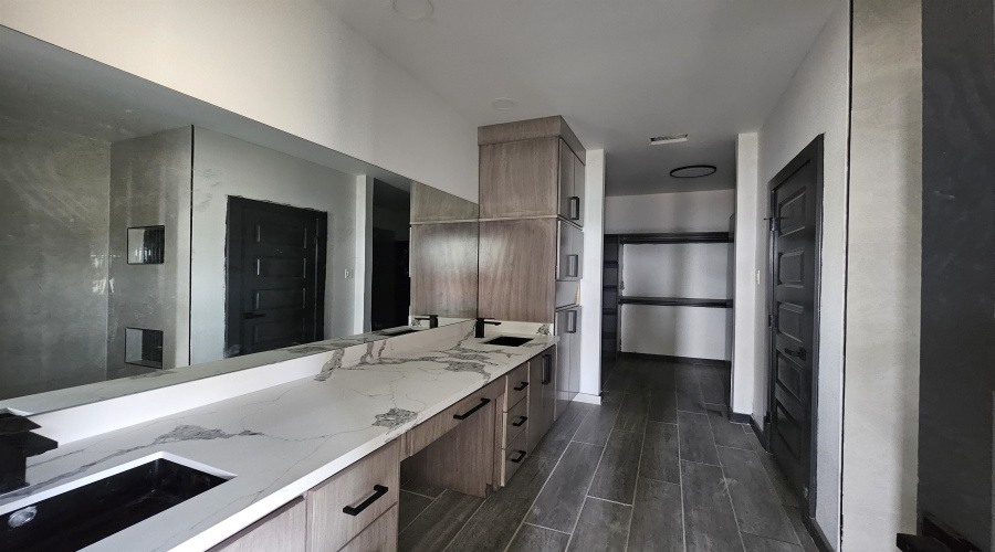1401 Los Estribos Dr., Laredo, Texas 78046, 3 Bedrooms Bedrooms, 6 Rooms Rooms,3 BathroomsBathrooms,Residential,For Sale,1401 Los Estribos Dr.,20262608