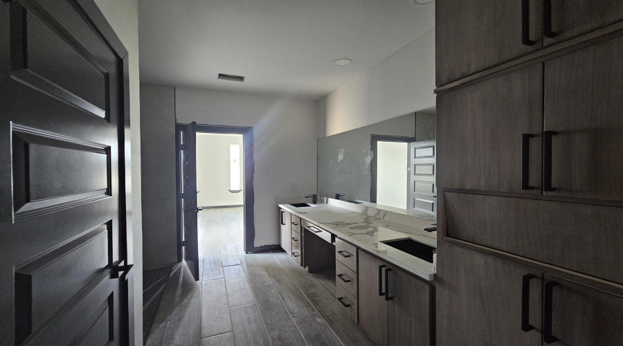 1401 Los Estribos Dr., Laredo, Texas 78046, 3 Bedrooms Bedrooms, 6 Rooms Rooms,3 BathroomsBathrooms,Residential,For Sale,1401 Los Estribos Dr.,20262608