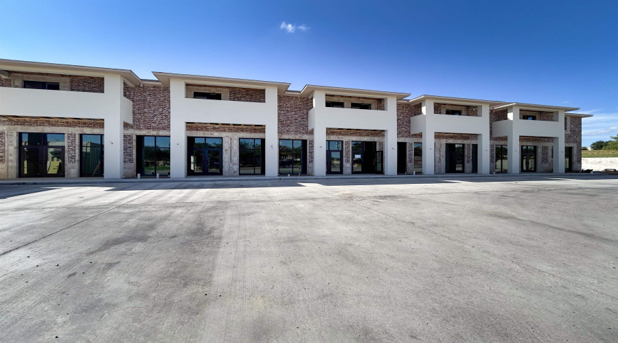 210 Calle Del Norte, Laredo, Texas 78041-0000, 1 Room Rooms,1 BathroomBathrooms,Commercial retail/office,For Rent,210 Calle Del Norte,20262601