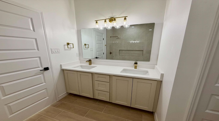 6115 Leopoldo Dr, Laredo, Texas 78043, 4 Bedrooms Bedrooms, 6 Rooms Rooms,2 BathroomsBathrooms,Residential,For Sale,6115 Leopoldo Dr,20262615