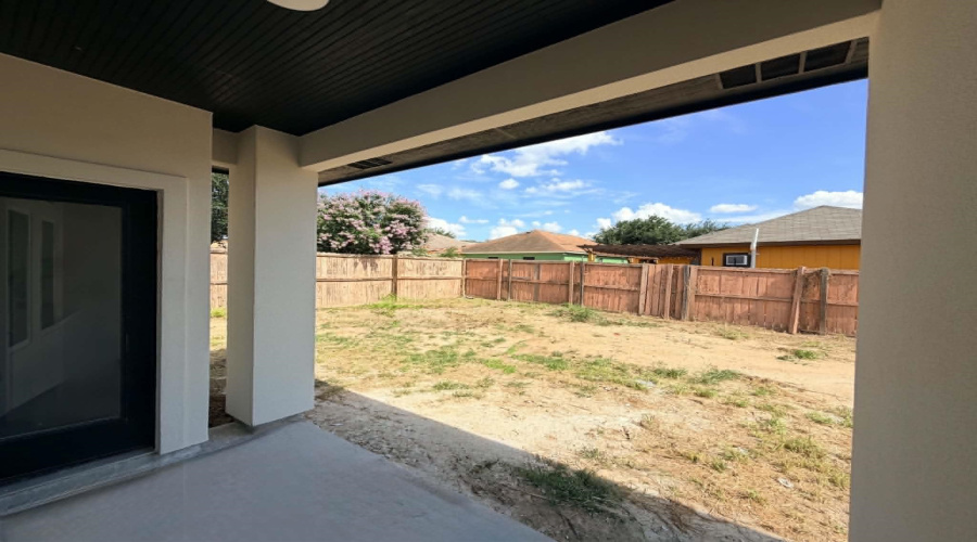 6115 Leopoldo Dr, Laredo, Texas 78043, 4 Bedrooms Bedrooms, 6 Rooms Rooms,2 BathroomsBathrooms,Residential,For Sale,6115 Leopoldo Dr,20262615