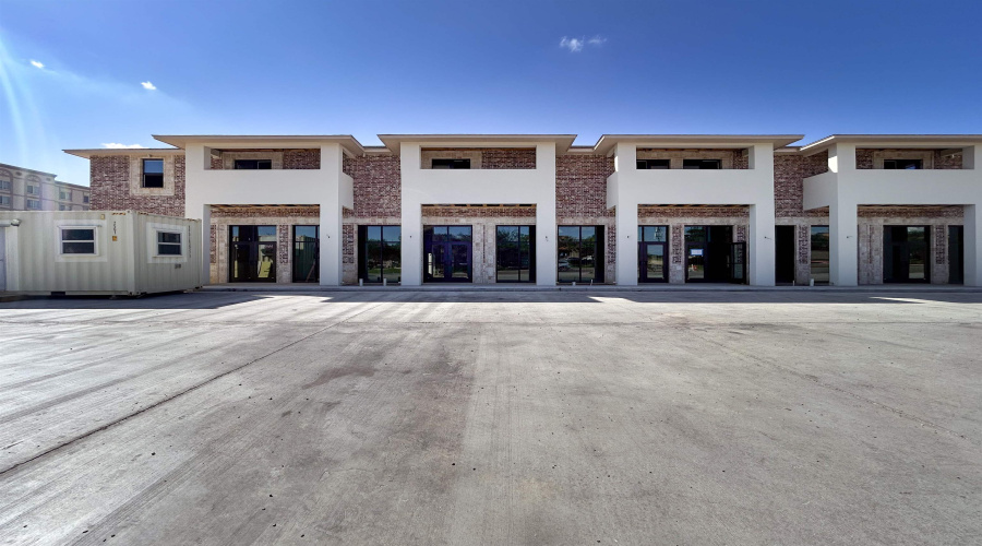 210 Calle Del Norte, Laredo, Texas 78041-0000, 1 Room Rooms,1 BathroomBathrooms,Commercial retail/office,For Rent,210 Calle Del Norte,20262603