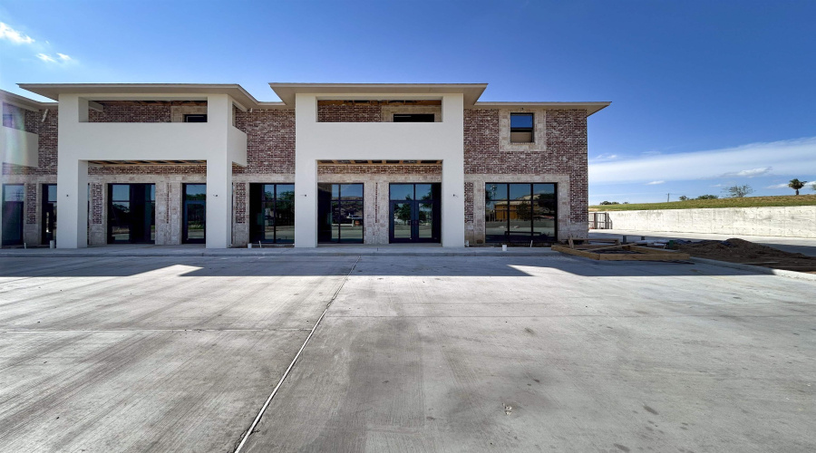 210 Calle Del Norte, Laredo, Texas 78041-0000, 1 Room Rooms,1 BathroomBathrooms,Commercial retail/office,For Rent,210 Calle Del Norte,20262604