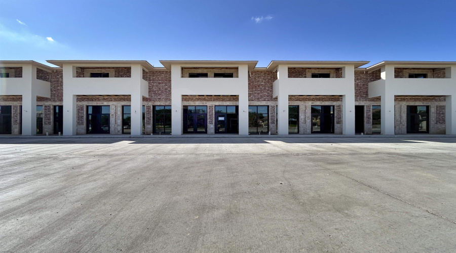 210 Calle Del Norte, Laredo, Texas 78041-0000, 1 Room Rooms,1 BathroomBathrooms,Commercial retail/office,For Rent,210 Calle Del Norte,20262605