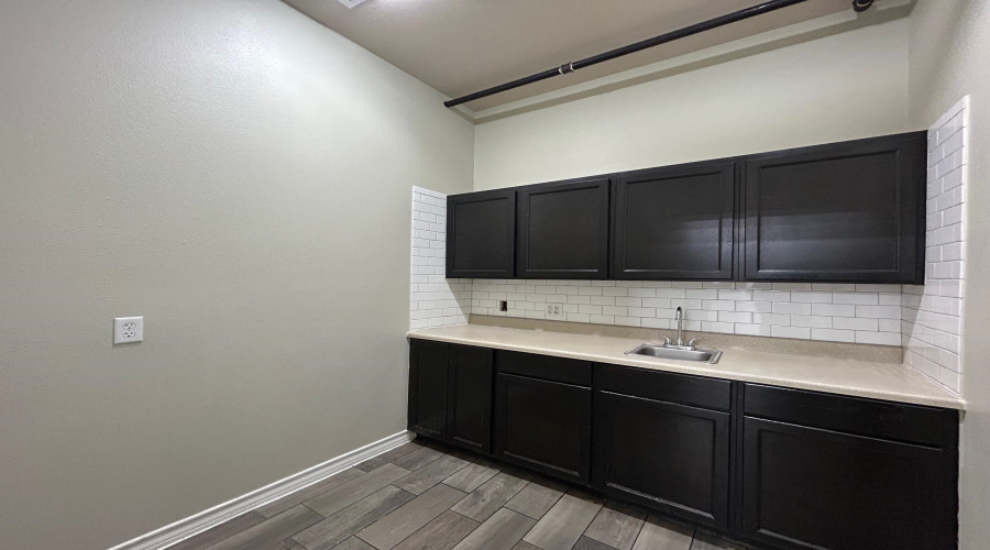 8218 Casa Verde Rd, Laredo, Texas 78041, 1 Room Rooms,1 BathroomBathrooms,Commercial retail/office,For Rent,8218 Casa Verde Rd,20262612