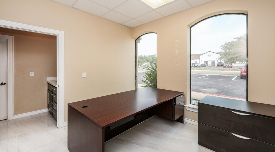 10414 Medical Lp, Laredo, Texas 78045, 1 Room Rooms,2 BathroomsBathrooms,Commercial retail/office,For Rent,10414 Medical Lp,20262613