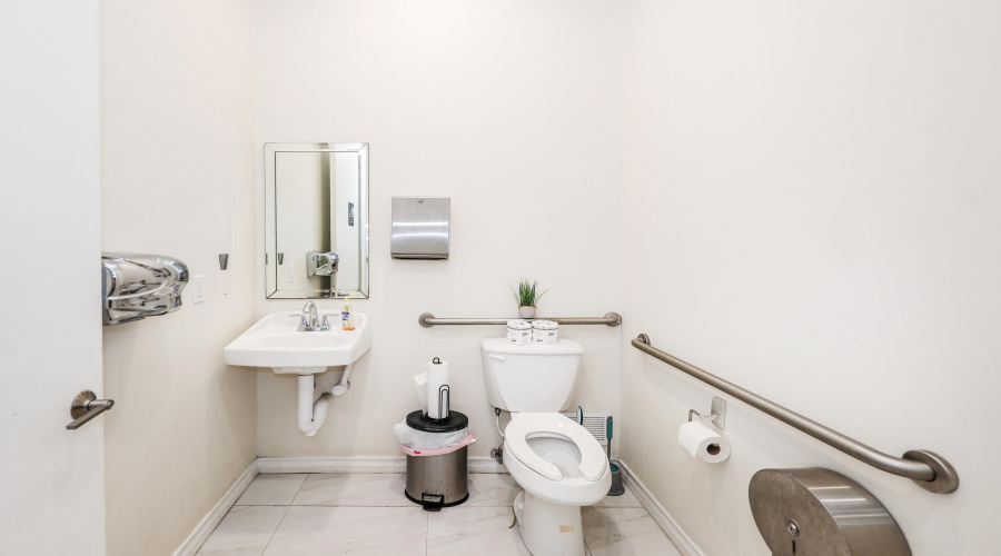 10414 Medical Lp, Laredo, Texas 78045, 1 Room Rooms,2 BathroomsBathrooms,Commercial retail/office,For Rent,10414 Medical Lp,20262613