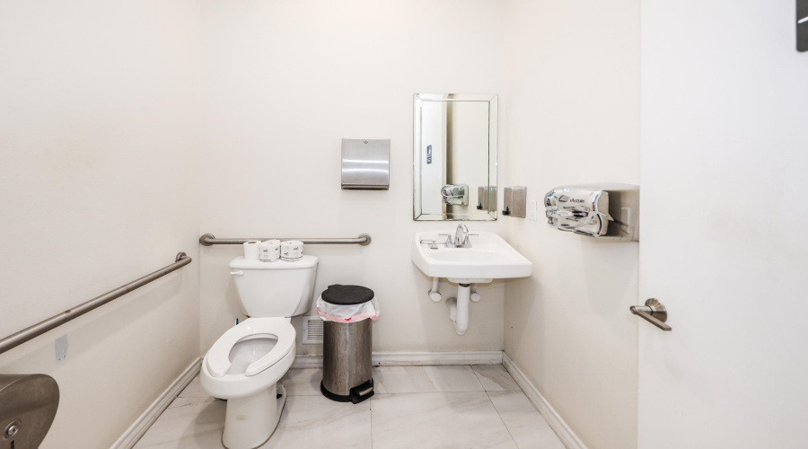 10414 Medical Lp, Laredo, Texas 78045, 1 Room Rooms,2 BathroomsBathrooms,Commercial retail/office,For Rent,10414 Medical Lp,20262613