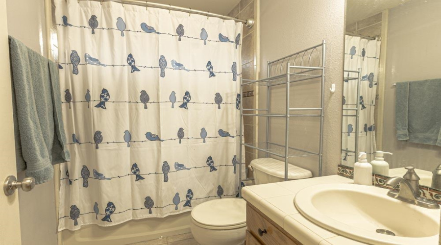1520 Denmark Ln, Laredo, Texas 78045, 3 Bedrooms Bedrooms, 6 Rooms Rooms,2 BathroomsBathrooms,Residential,For Sale,1520 Denmark Ln,20262229