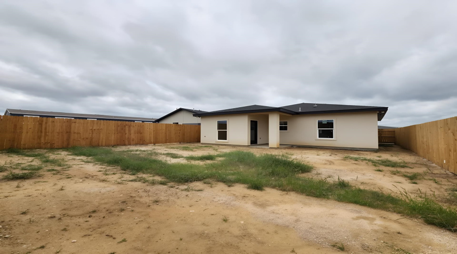 114 Mi Ranchito St., Laredo, Texas 78045, 3 Bedrooms Bedrooms, 4 Rooms Rooms,2 BathroomsBathrooms,Residential,For Sale,114 Mi Ranchito St.,20262618