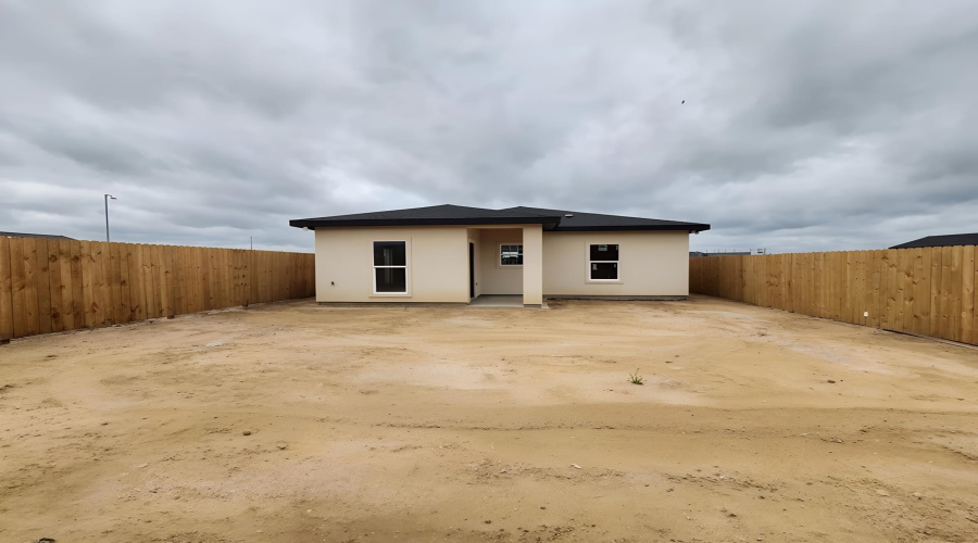 114 Mi Ranchito St., Laredo, Texas 78045, 3 Bedrooms Bedrooms, 4 Rooms Rooms,2 BathroomsBathrooms,Residential,For Sale,114 Mi Ranchito St.,20262618