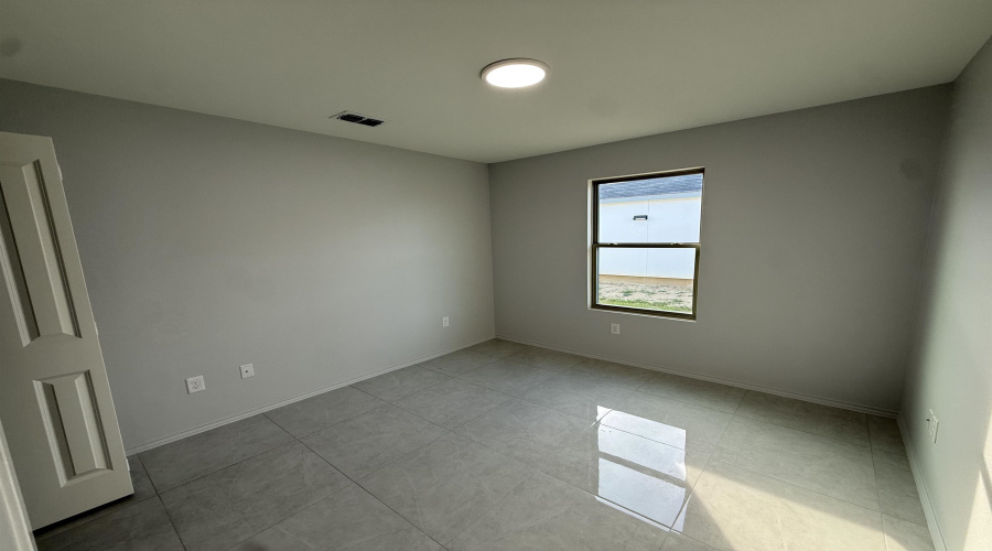 824 Monasterio Dr., Laredo, Texas 78046, 3 Bedrooms Bedrooms, 5 Rooms Rooms,2 BathroomsBathrooms,Residential,For Sale,824 Monasterio Dr.,20262619