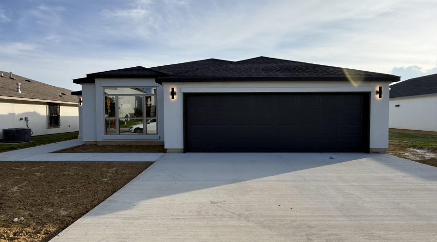 824 Monasterio Dr., Laredo, Texas 78046, 3 Bedrooms Bedrooms, 5 Rooms Rooms,2 BathroomsBathrooms,Residential,For Sale,824 Monasterio Dr.,20262619