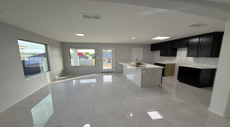 824 Monasterio Dr., Laredo, Texas 78046, 3 Bedrooms Bedrooms, 5 Rooms Rooms,2 BathroomsBathrooms,Residential,For Sale,824 Monasterio Dr.,20262619