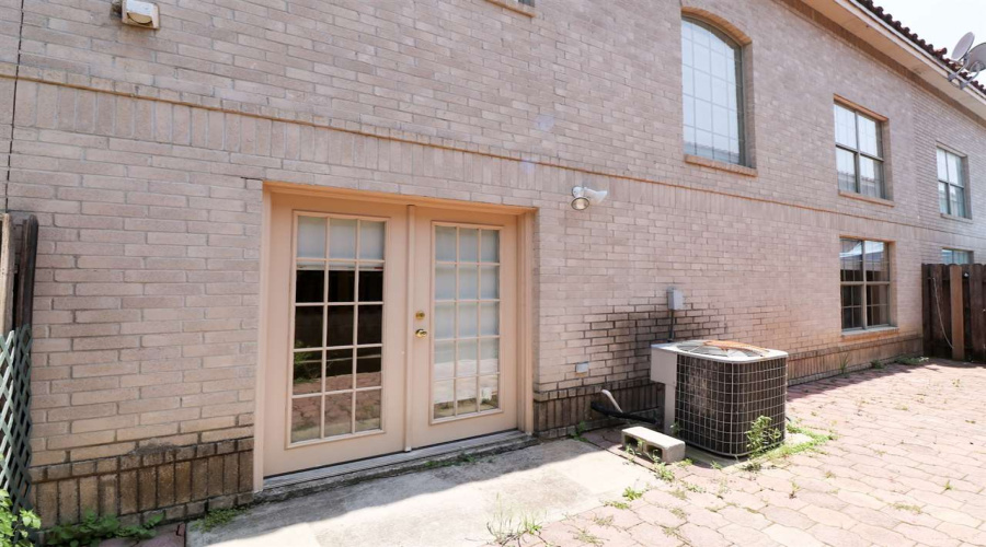 7521 Country Club Dr, Laredo, Texas 78041, 3 Bedrooms Bedrooms, 6 Rooms Rooms,2 BathroomsBathrooms,Residential,For Rent,7521 Country Club Dr,20262620