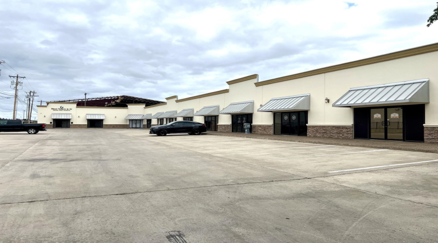 6425 Polaris Dr, Laredo, Texas 78041, 11 Rooms Rooms,1 BathroomBathrooms,Commercial retail/office,For Rent,6425 Polaris Dr,20262627