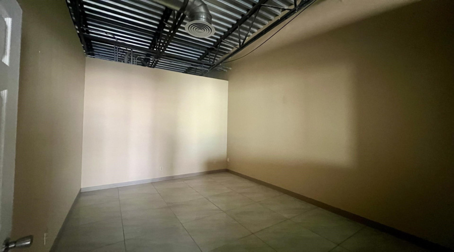 6425 Polaris Dr, Laredo, Texas 78041, 11 Rooms Rooms,1 BathroomBathrooms,Commercial retail/office,For Rent,6425 Polaris Dr,20262628