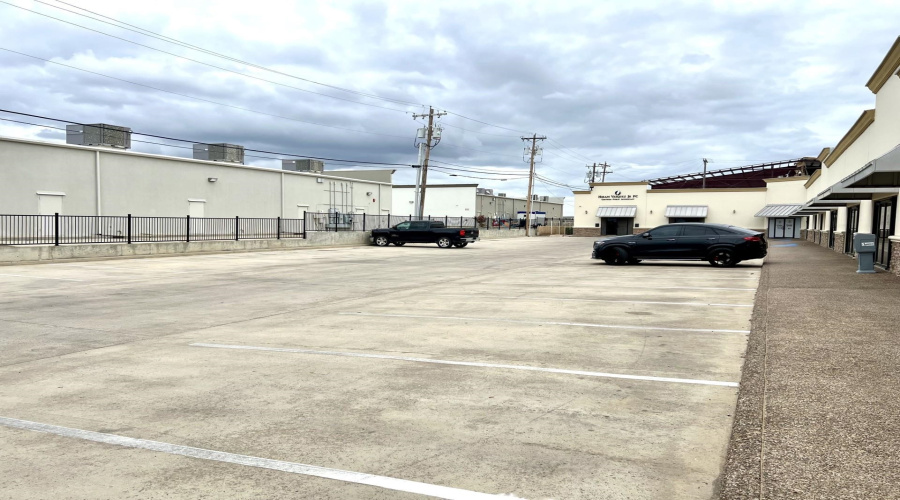 6425 Polaris Dr, Laredo, Texas 78041, 11 Rooms Rooms,1 BathroomBathrooms,Commercial retail/office,For Rent,6425 Polaris Dr,20262628