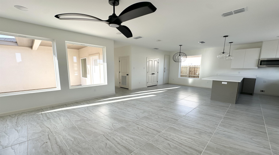 1638 Secretaria Ln., Laredo, Texas 78046, 3 Bedrooms Bedrooms, 5 Rooms Rooms,2 BathroomsBathrooms,Residential,For Sale,1638 Secretaria Ln.,20262624