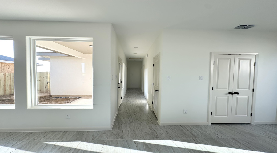 1638 Secretaria Ln., Laredo, Texas 78046, 3 Bedrooms Bedrooms, 5 Rooms Rooms,2 BathroomsBathrooms,Residential,For Sale,1638 Secretaria Ln.,20262624