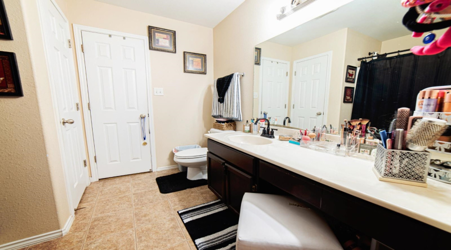 207 Red Cloud Dr, Laredo, Texas 78045, 3 Bedrooms Bedrooms, 5 Rooms Rooms,2 BathroomsBathrooms,Residential,For Sale,207 Red Cloud Dr,20262625