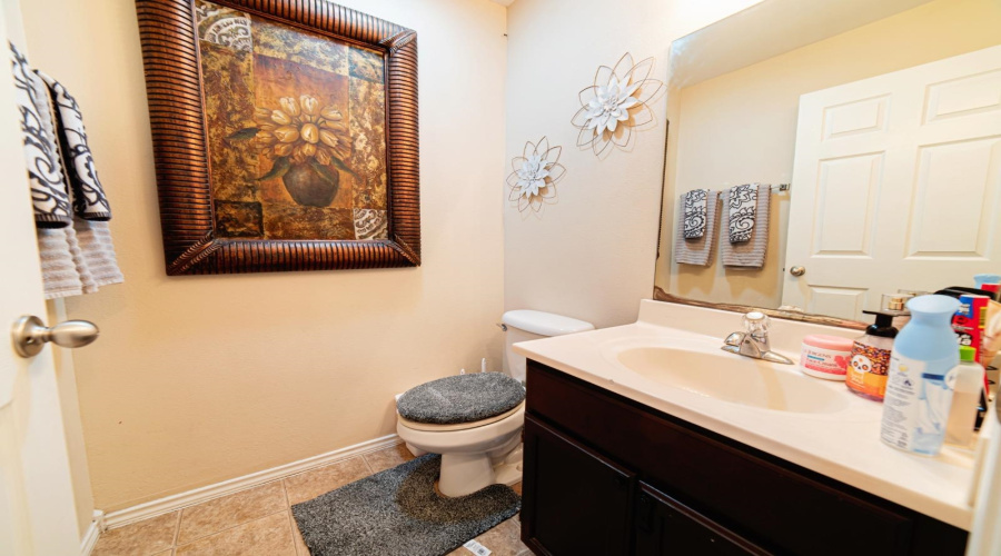 207 Red Cloud Dr, Laredo, Texas 78045, 3 Bedrooms Bedrooms, 5 Rooms Rooms,2 BathroomsBathrooms,Residential,For Sale,207 Red Cloud Dr,20262625