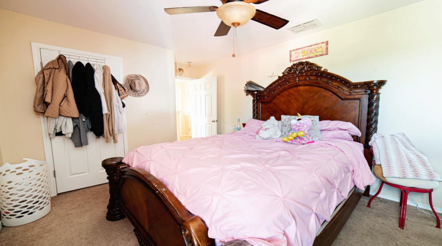 207 Red Cloud Dr, Laredo, Texas 78045, 3 Bedrooms Bedrooms, 5 Rooms Rooms,2 BathroomsBathrooms,Residential,For Sale,207 Red Cloud Dr,20262625