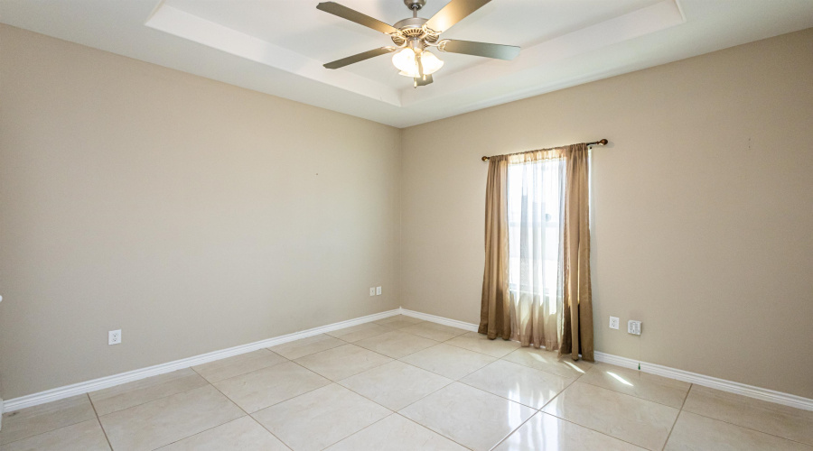 215 Glen Cook Dr., Laredo, Texas 78041, 4 Bedrooms Bedrooms, 6 Rooms Rooms,2 BathroomsBathrooms,Residential,For Sale,215 Glen Cook Dr.,20262629