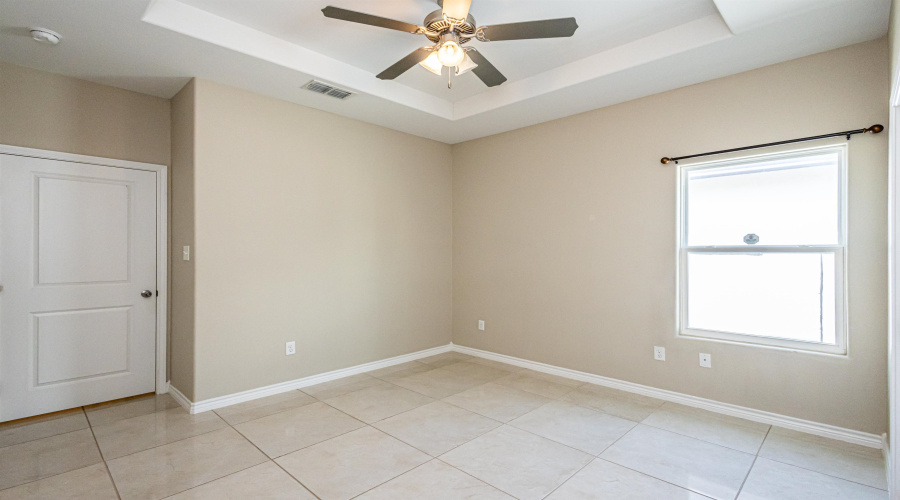 215 Glen Cook Dr., Laredo, Texas 78041, 4 Bedrooms Bedrooms, 6 Rooms Rooms,2 BathroomsBathrooms,Residential,For Sale,215 Glen Cook Dr.,20262629