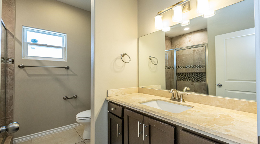 215 Glen Cook Dr., Laredo, Texas 78041, 4 Bedrooms Bedrooms, 6 Rooms Rooms,2 BathroomsBathrooms,Residential,For Sale,215 Glen Cook Dr.,20262629