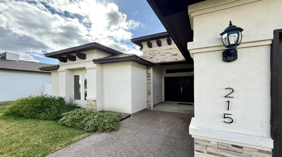 215 Glen Cook Dr., Laredo, Texas 78041, 4 Bedrooms Bedrooms, 6 Rooms Rooms,2 BathroomsBathrooms,Residential,For Sale,215 Glen Cook Dr.,20262629