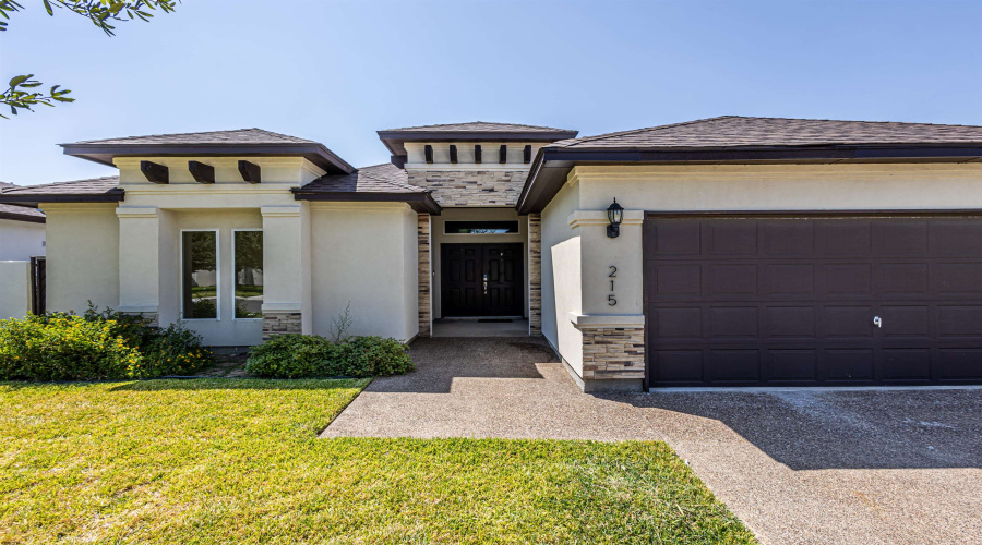 215 Glen Cook Dr., Laredo, Texas 78041, 4 Bedrooms Bedrooms, 6 Rooms Rooms,2 BathroomsBathrooms,Residential,For Sale,215 Glen Cook Dr.,20262629