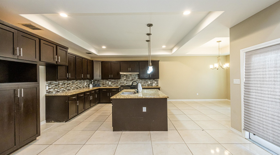 215 Glen Cook Dr., Laredo, Texas 78041, 4 Bedrooms Bedrooms, 6 Rooms Rooms,2 BathroomsBathrooms,Residential,For Sale,215 Glen Cook Dr.,20262629