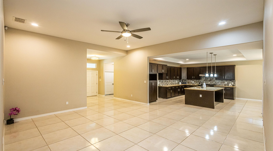 215 Glen Cook Dr., Laredo, Texas 78041, 4 Bedrooms Bedrooms, 6 Rooms Rooms,2 BathroomsBathrooms,Residential,For Sale,215 Glen Cook Dr.,20262629