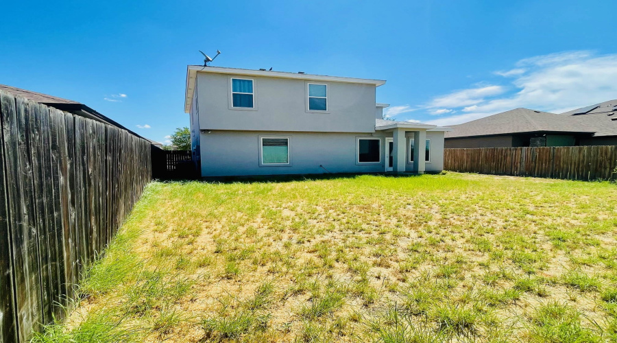 1918 Aransas Pass Dr, Laredo, Texas 78045, 4 Bedrooms Bedrooms, 6 Rooms Rooms,2 BathroomsBathrooms,Residential,For Rent,1918 Aransas Pass Dr,20262632
