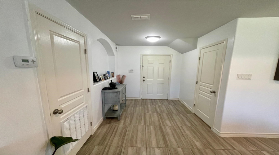 1918 Aransas Pass Dr, Laredo, Texas 78045, 4 Bedrooms Bedrooms, 6 Rooms Rooms,2 BathroomsBathrooms,Residential,For Rent,1918 Aransas Pass Dr,20262632