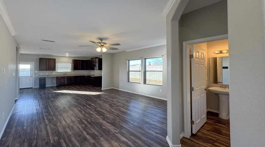 5802 Moses Lp., Laredo, Texas 78046, 3 Bedrooms Bedrooms, 6 Rooms Rooms,2 BathroomsBathrooms,Residential,For Rent,5802 Moses Lp.,20262633