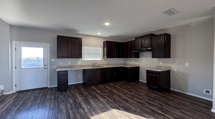 5802 Moses Lp., Laredo, Texas 78046, 3 Bedrooms Bedrooms, 6 Rooms Rooms,2 BathroomsBathrooms,Residential,For Rent,5802 Moses Lp.,20262633