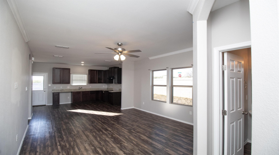 5802 Moses Lp., Laredo, Texas 78046, 3 Bedrooms Bedrooms, 6 Rooms Rooms,2 BathroomsBathrooms,Residential,For Rent,5802 Moses Lp.,20262633