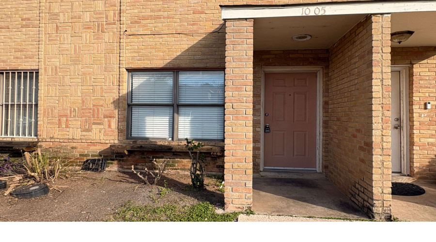 1005 Castle Heights Dr, Laredo, Texas 78045, 2 Bedrooms Bedrooms, 4 Rooms Rooms,1 BathroomBathrooms,Residential,For Sale,1005 Castle Heights Dr,20262634