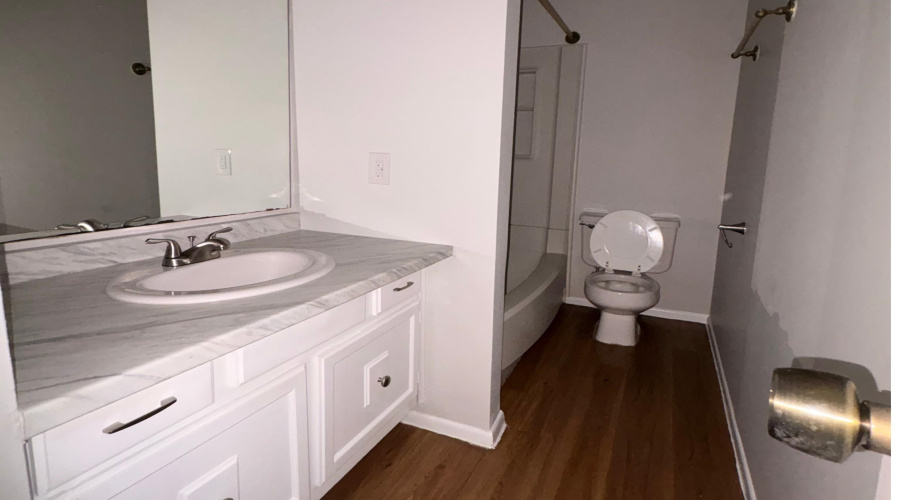 1005 Castle Heights Dr, Laredo, Texas 78045, 2 Bedrooms Bedrooms, 4 Rooms Rooms,1 BathroomBathrooms,Residential,For Sale,1005 Castle Heights Dr,20262634