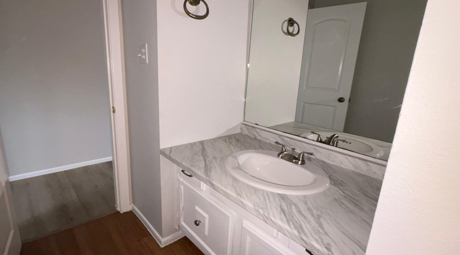 1005 Castle Heights Dr, Laredo, Texas 78045, 2 Bedrooms Bedrooms, 4 Rooms Rooms,1 BathroomBathrooms,Residential,For Sale,1005 Castle Heights Dr,20262634