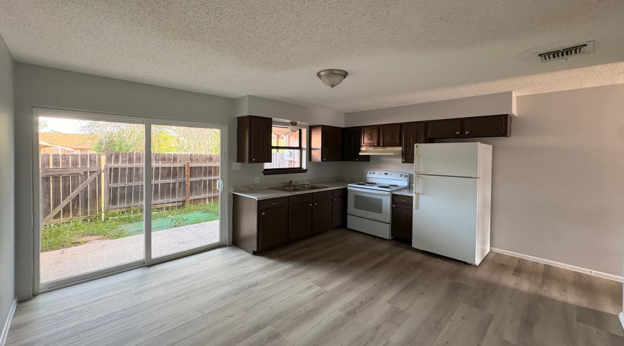 1005 Castle Heights Dr, Laredo, Texas 78045, 2 Bedrooms Bedrooms, 4 Rooms Rooms,1 BathroomBathrooms,Residential,For Sale,1005 Castle Heights Dr,20262634