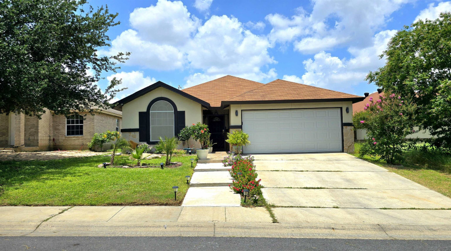 822 Witherspoon Lp, Laredo, Texas 78046, 3 Bedrooms Bedrooms, 5 Rooms Rooms,2 BathroomsBathrooms,Residential,For Sale,822 Witherspoon Lp,20262636
