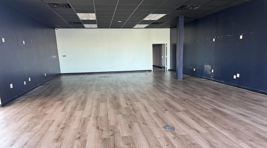 7709 McPherson Rd, LAREDO, Texas 78045, 1 Room Rooms,1 BathroomBathrooms,Commercial retail/office,For Rent,7709 McPherson Rd,20262642