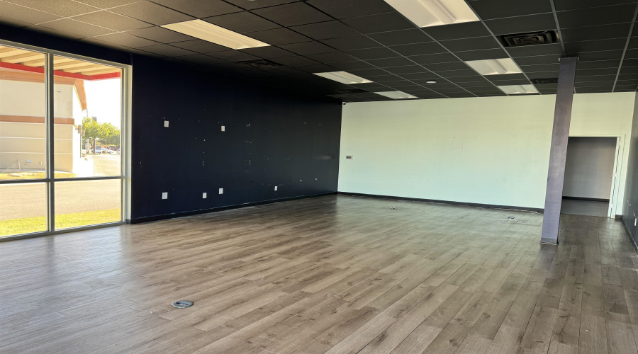 7709 McPherson Rd, LAREDO, Texas 78045, 1 Room Rooms,1 BathroomBathrooms,Commercial retail/office,For Rent,7709 McPherson Rd,20262642